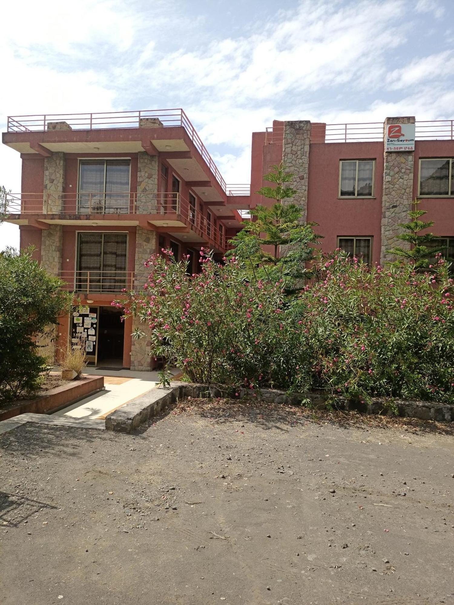 Zan-Seyoum Hotel - Lalībela Exteriör bild